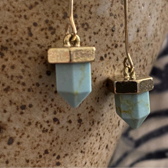 SOLD SOLD SOLD Gold Tone, Turquoise earrings, EUC - Picture 5 of 8